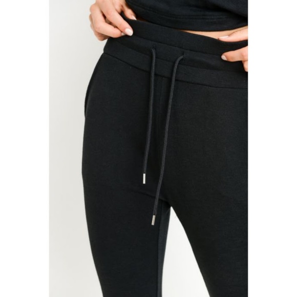 Highwaist Slim-Fit Cuffed Joggers - Picture 2 of 6